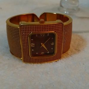 GOLD ANALOG WATCH